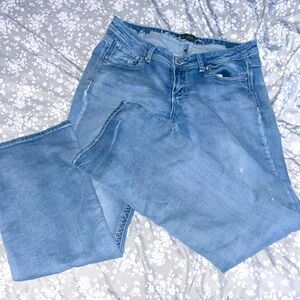 🥶ALMOST FAMOUS🔵SIZE 13💙DESIGNER JEANS